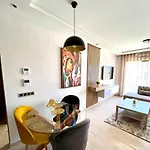 Modern Apartment Eiffel Tower